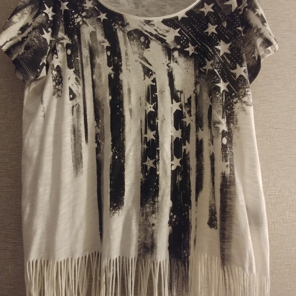 Americana tee with fringed bottom